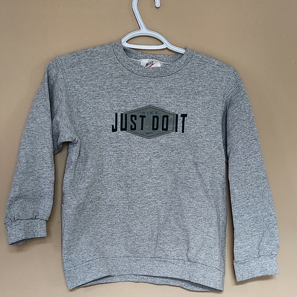 3/$20 - Nike Just Do It Spell Out Crewneck Sweatshirt - Boys Size Small S - Picture 1 of 8